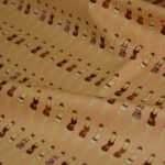 Gabardén světle oranžový se vzorem