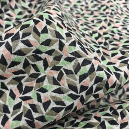 Batist bílý s šedým, růžovým a zeleným geometrickým vzorem