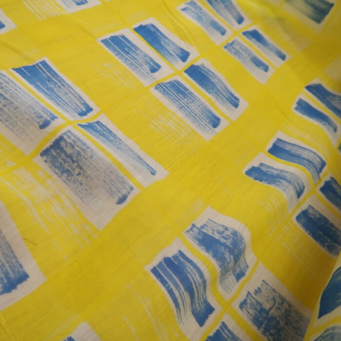 Batist žlutý s modrým vzorem hedvábný