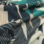 Teplákovka s pestrým vzorem