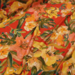 Úplet červený s žlutými květy