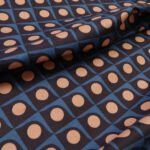 Batist s fialovomodrým geometrickým vzorem