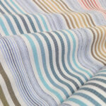 Krep bílý s barevnými pruhy