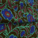 Úplet plavkovina tm. hnědý s květy