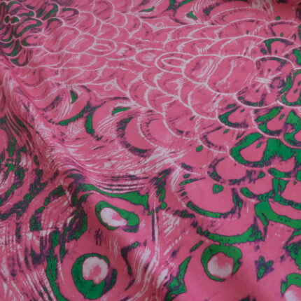 Batist s růžovozeleným vzorem