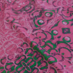 Batist s růžovozeleným vzorem