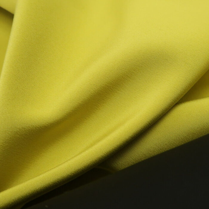 Plášťovka žlutá a černá alá neopren