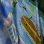 Satén modrý se vzorem loďky v okně