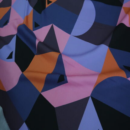 Plátno s růžovofialovým geometrickým vzorem