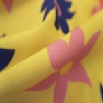 Krepdešín žlutý s barevnými květy viskózový