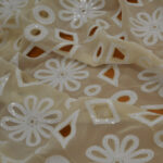 Šifon béžový pošívaný bílými flitrami