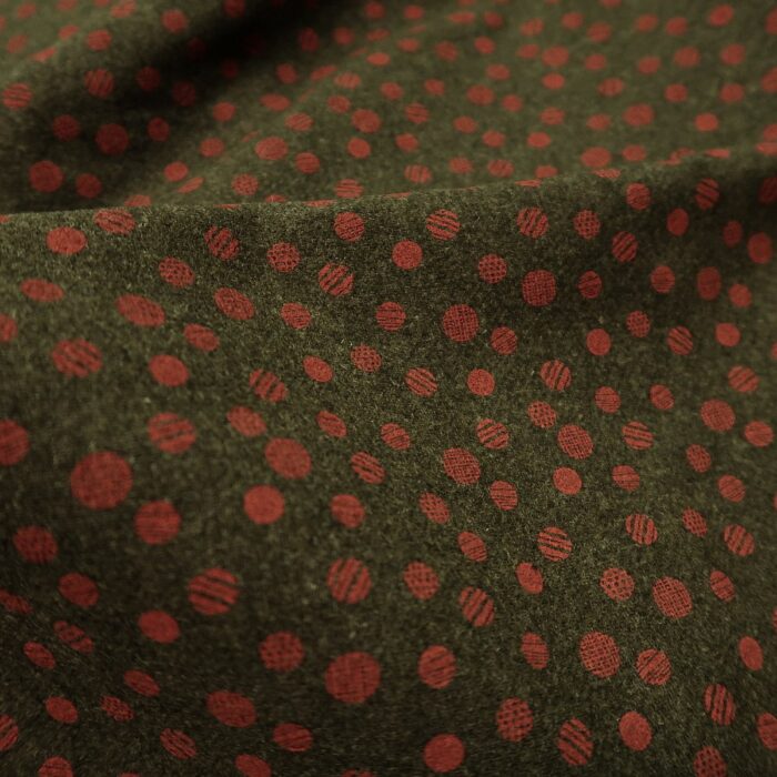 Kostýmovka khaki s červeným tiskem puntíků