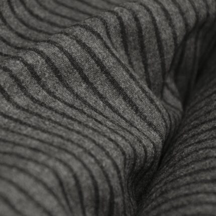Kostýmovka - tenké sukno šedé s černým proužkem