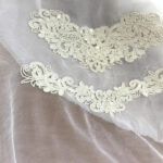 Mušelín bílý s pastickou výšivkou