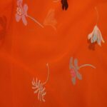 Šifon oranžový s květy krešovaný Armani