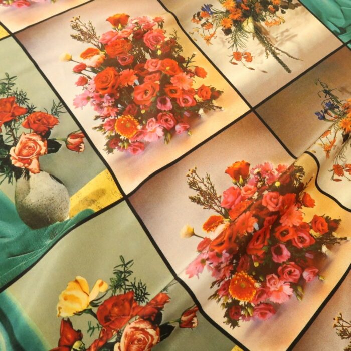 Krepdešín s květinovým pohlednicovým vzorem by Stella McCartney