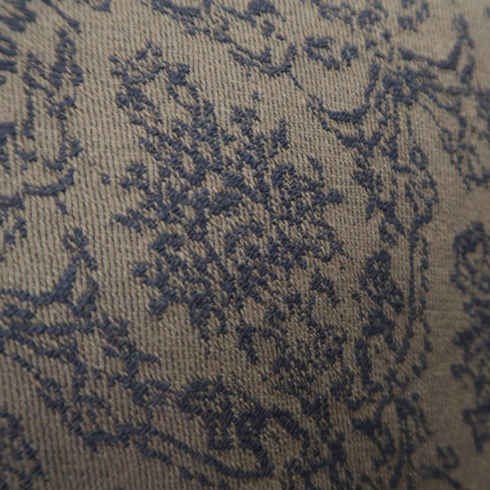 Žakár hnědý s modrým vzorem
