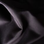 Satén černý pevný