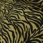 Žakár černý se zlatým tygřím vzorem
