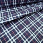 Plátno s modro-bílou kostkou a růžovým rastrem