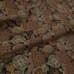 Žoržet antracitový s oranžovými talíři vlněný