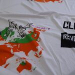 Úplet bílý s nápisy Climate Revolution od Vivienne Westwood