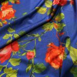 Plavkovina modrá s červenými růžemi Vivienne Westwood