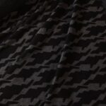 Žakárová kabátovka s černým a šedým geometrickým vzorem
