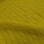 Pletenina žlutá s vyplétaným osmičkovým vzorem
