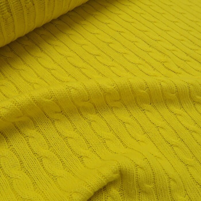 Pletenina žlutá s vyplétaným osmičkovým vzorem