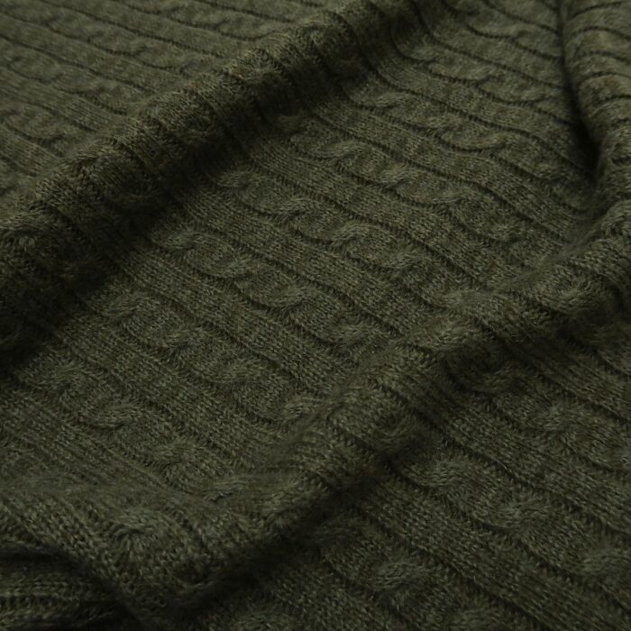 Pletenina šedo-khaki zelená s vyplétaným osmičkovým vzorem