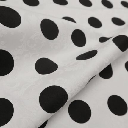 Damašek bílý s černými puntíky