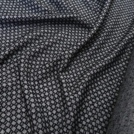 Úplet šedý s černým drobným pepito vzorem vlněný
