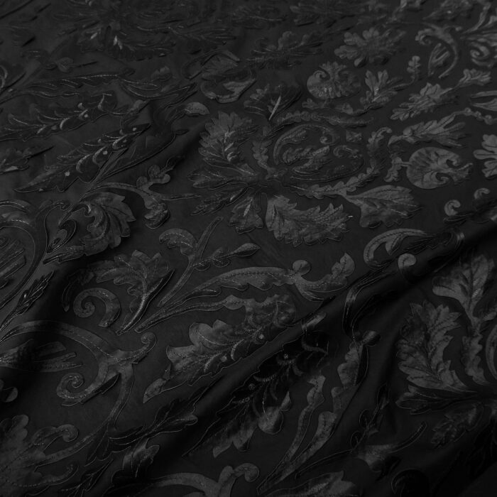 Batist černý se saténovou ornamentální aplikací