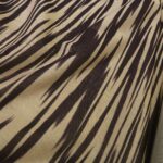 Úplet s lilkově fialovým a vanilkově žlutým žíháním