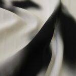 Plátno bílé s černým moaré viskózové