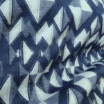 Úplet modro-bílý žakárový s geometrickými vzory