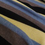 Pletenina s barevnými pruhy