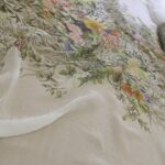 Mušelín bílý s květinovým vzorem