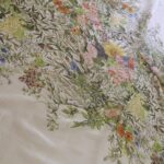 Mušelín bílý s květinovým vzorem