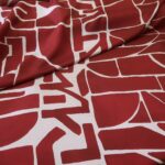 Serž bílý s tmavě červeným vzorem
