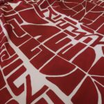 Serž bílý s tmavě červeným vzorem