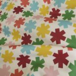 Serž bílý s barevnými křížky