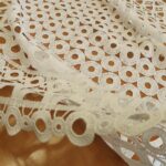 Makramé bílé s geometrickým vzorem