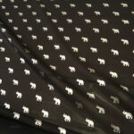 Voál černý se stříbrnými slony