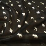 Voál černý se stříbrnými slony