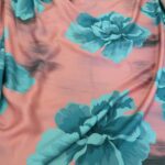 Satén růžový s tyrkysovými květy