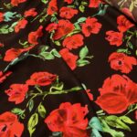 Satén černý s růžemi viskózový
