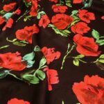 Satén černý s růžemi viskózový