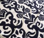 Satén smetanový s modrým vzorem